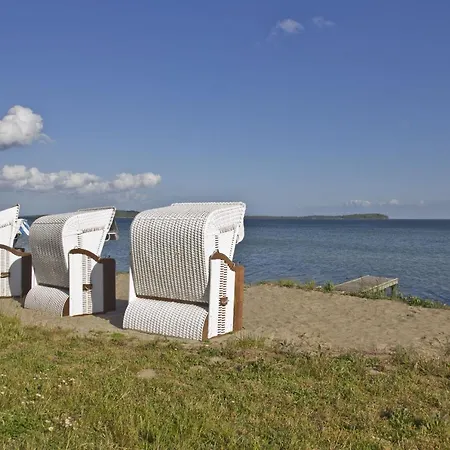 Strandnahe Idylle Am Meer, Private Badestelle Mit Strandkorb - Gutshof Ostseeblick Nr 03