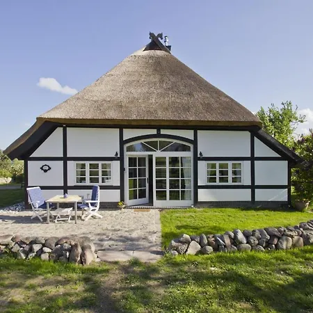 Strandnahe Idylle Am Meer, Private Badestelle Mit Strandkorb - Gutshof Ostseeblick Nr 03 Neuendorf (Rugen)