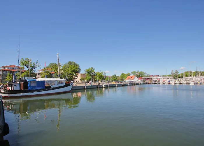 Daire Gutshof Ostseeblick Ferienwohnung 03 Neuendorf (Rugen)